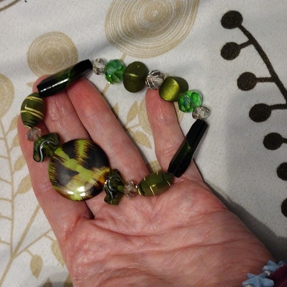 EUC Clinique Makeup Bag with Goodies - Picture 15 of 16